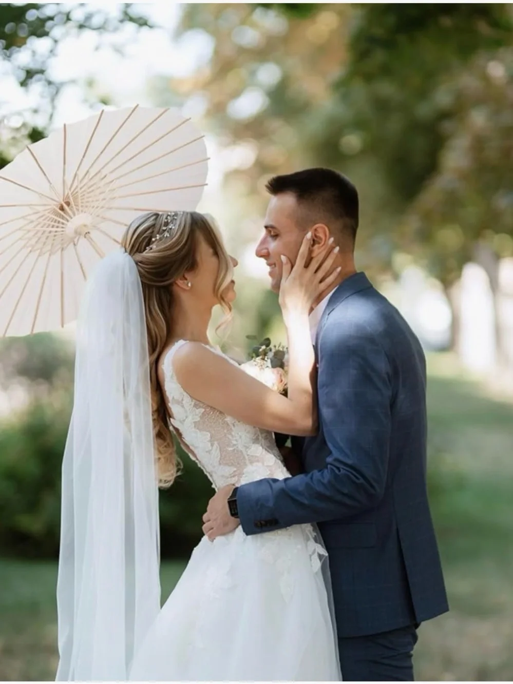 Paper Parasol Wedding Umbrellas in Cream - Set of 8 - Picture 3 of 5
